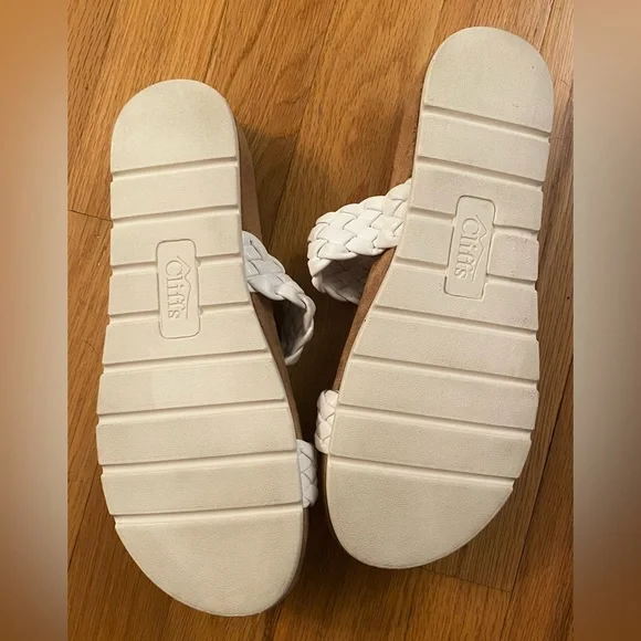 Cliffs by White Mountain - Picture 3 of 4